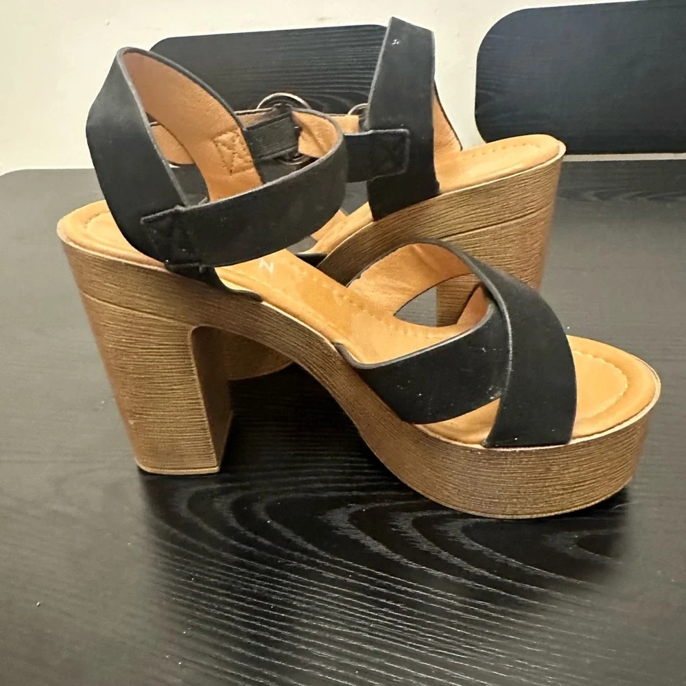 Strapped In | Black & Tan Platform Heels — Chic Retro Vibe (Size 8)